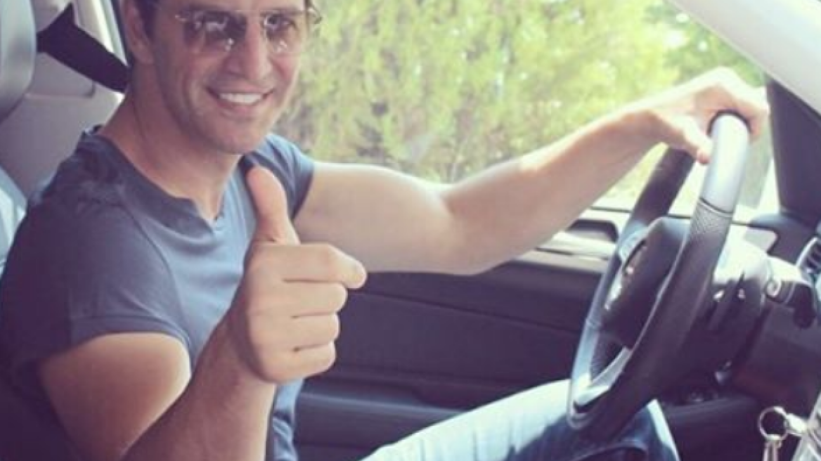 Σάκης Ρουβάς: Το τρυφερό βίντεο με τις κόρες του που ταΐζουν ελαφάκια