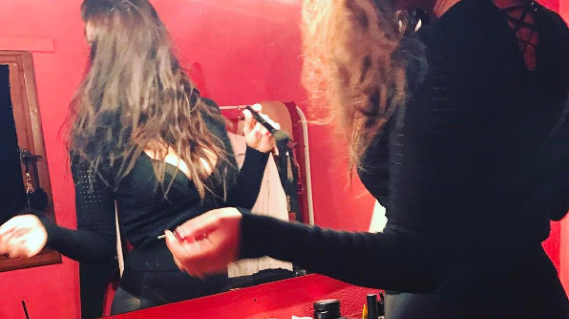 Sexy Maria Korinthiou in her dressing room (photos)