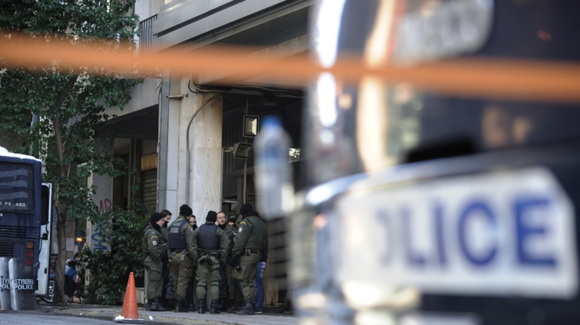 Επιθέσεις με μολότοφ σε διμοιρία των ΜΑΤ στα Εξάρχεια