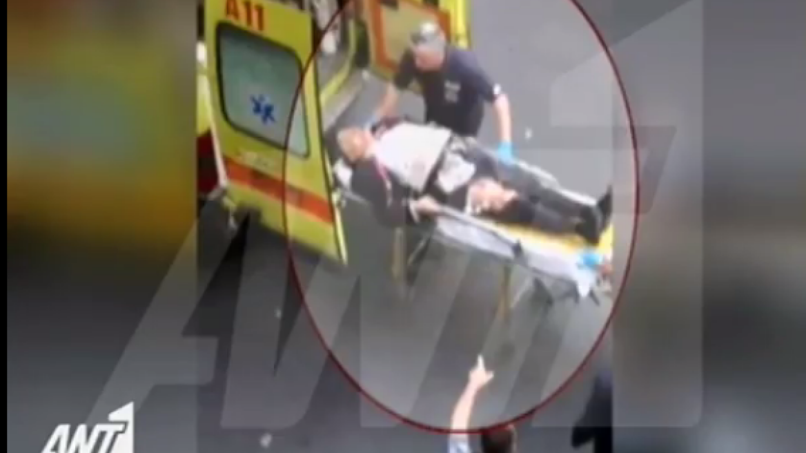 VIDEO: Papademos -bleeding- carried into the ambulance!