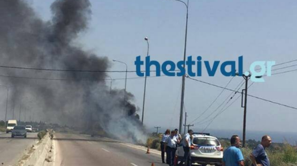 Βίντεο: Νεκρός σε τροχαίο στη Χαλκιδική - Πήρε φωτιά το Ι.Χ.
