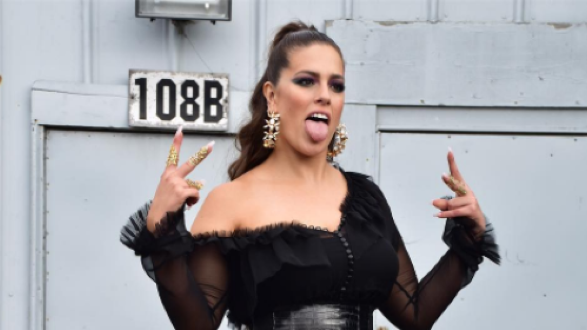 Ashley Graham barely dressed (photos)