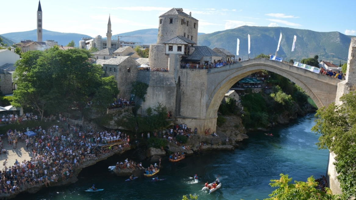 Mostar bridge-jumpers stage 451st Annual Tournament (PHOTOS)