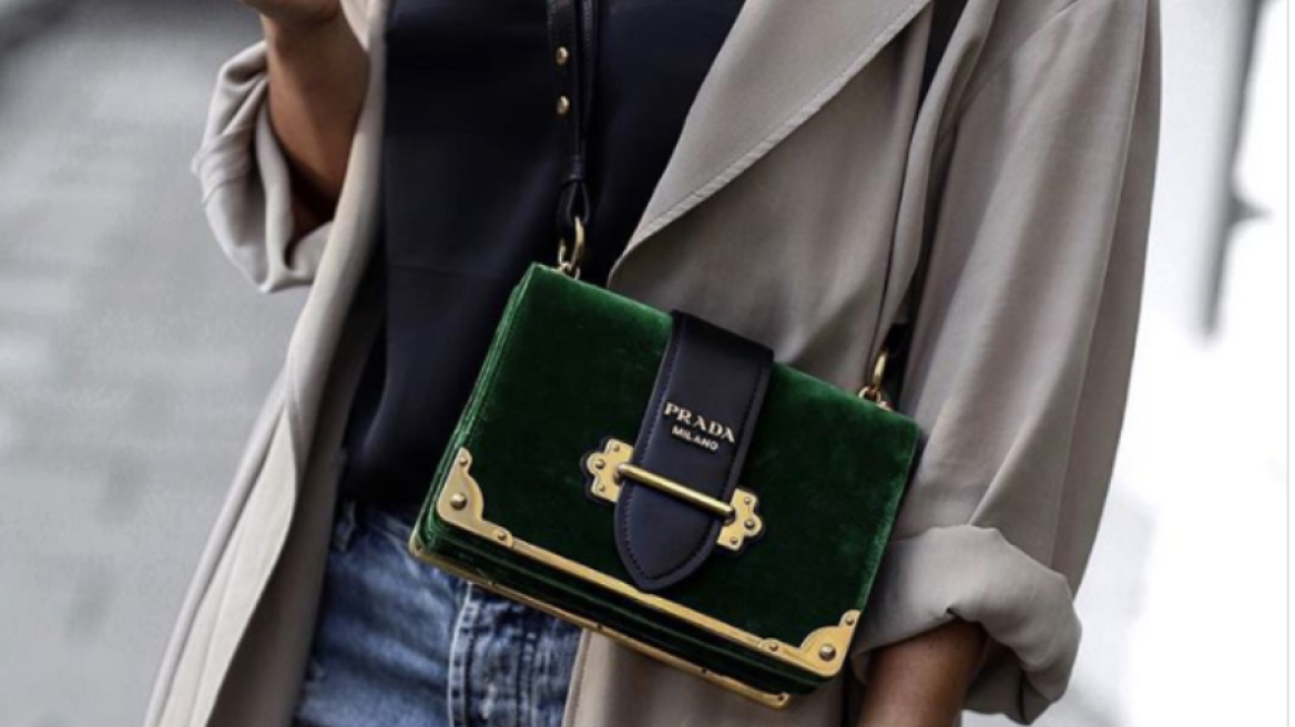 Yπάρχει μια καινούρια “It” τσάντα και είναι Prada