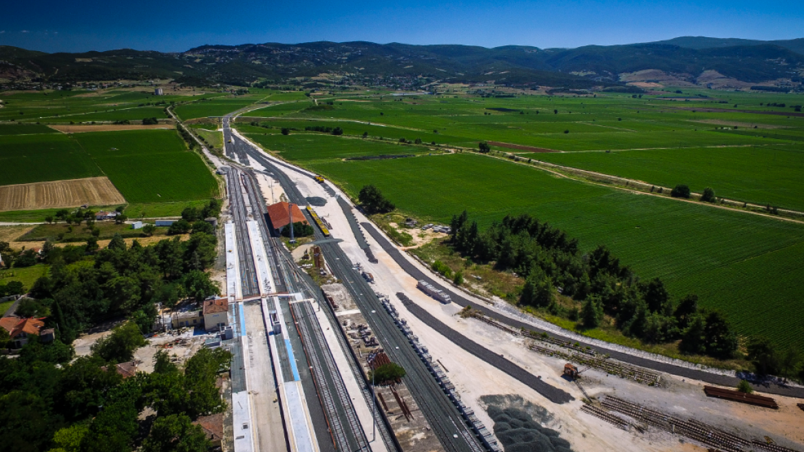 Πήρε φωτιά ΙΧ στην Εγνατία οδό - Ελαφρά τραυματίας ο οδηγός