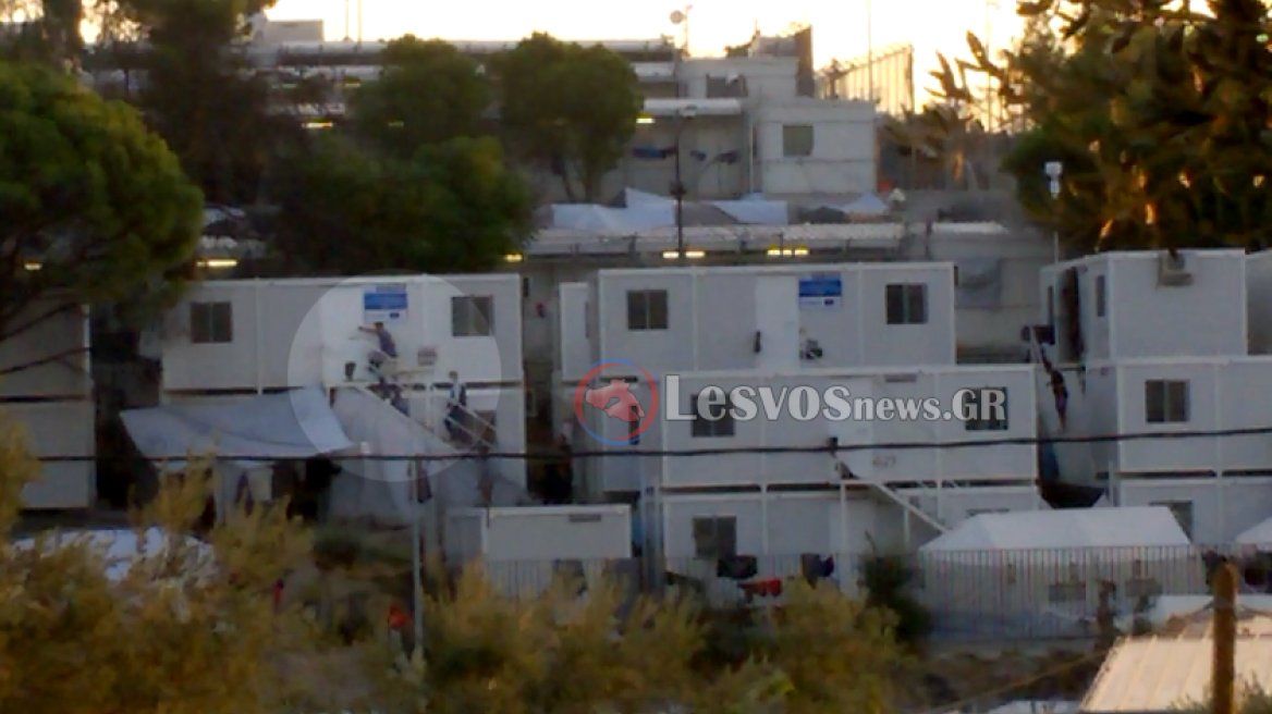 Λέσβος: Αστυνομικοί συνέλαβαν παράνομους μετανάστες στο Hot Spot της Μόριας