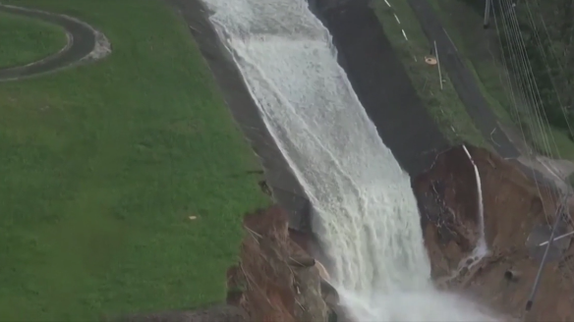 Crack in dam ravaged by Hurricane Maria sparks Puerto Rico evacuations