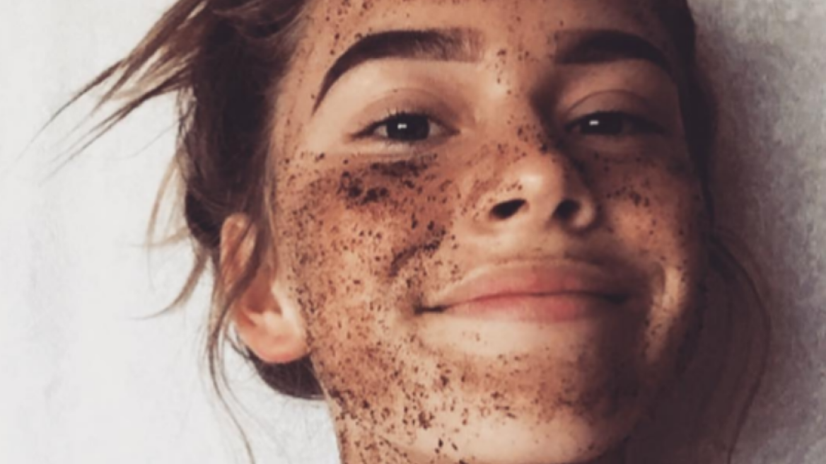 5 DIYs με καφέ που θα ξυπνήσουν τη beauty goddess που κρύβεις μέσα σου