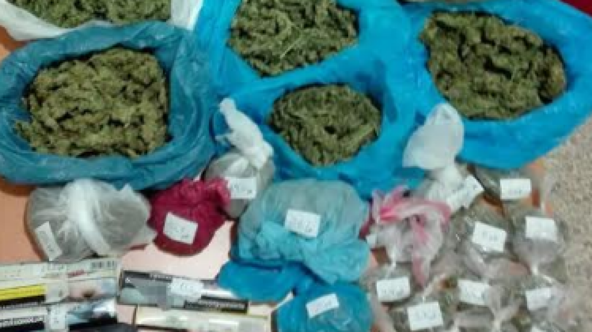 Θα διακινούσαν πάνω από δυο κιλά χασίς στη Δράμα