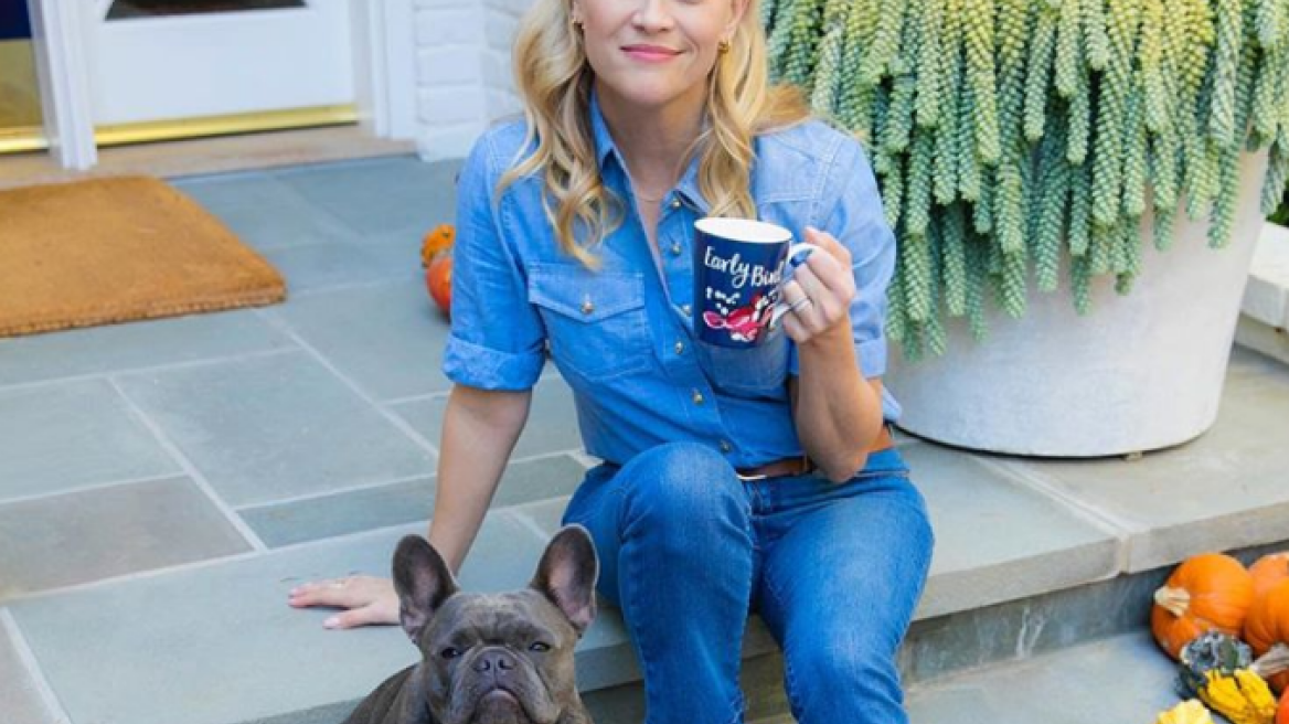 Τι κάνει η Ρις Γουίδερσπουν και είναι τόσο καλή οικοδέσποινα;