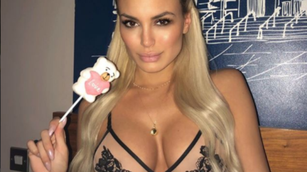 Η Αλεξάνδρα Παναγιώταρου ανάβει φωτιές με τα μαγιό που σχεδιάζει