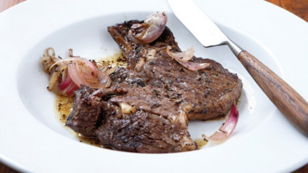 Μοσχαρίσιες μπριζόλες με μαρινάδα βαλσαμικού ξιδιού ψημένες στο χαρτί