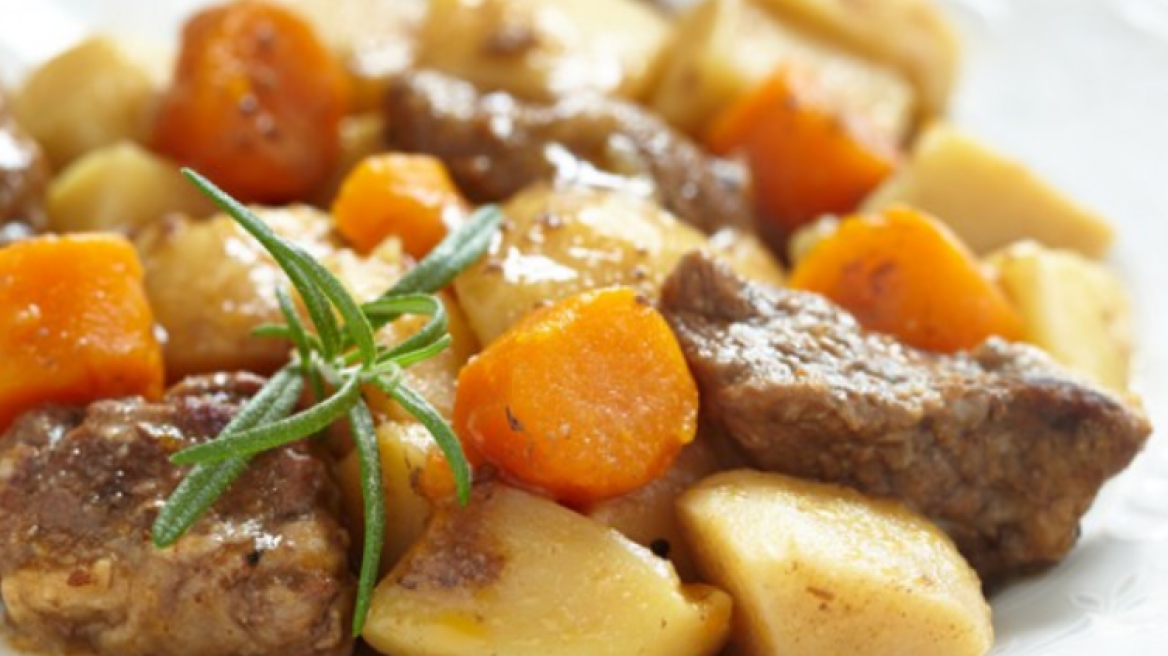 Μοσχαράκι λεμονάτο με πατάτες και καρότα