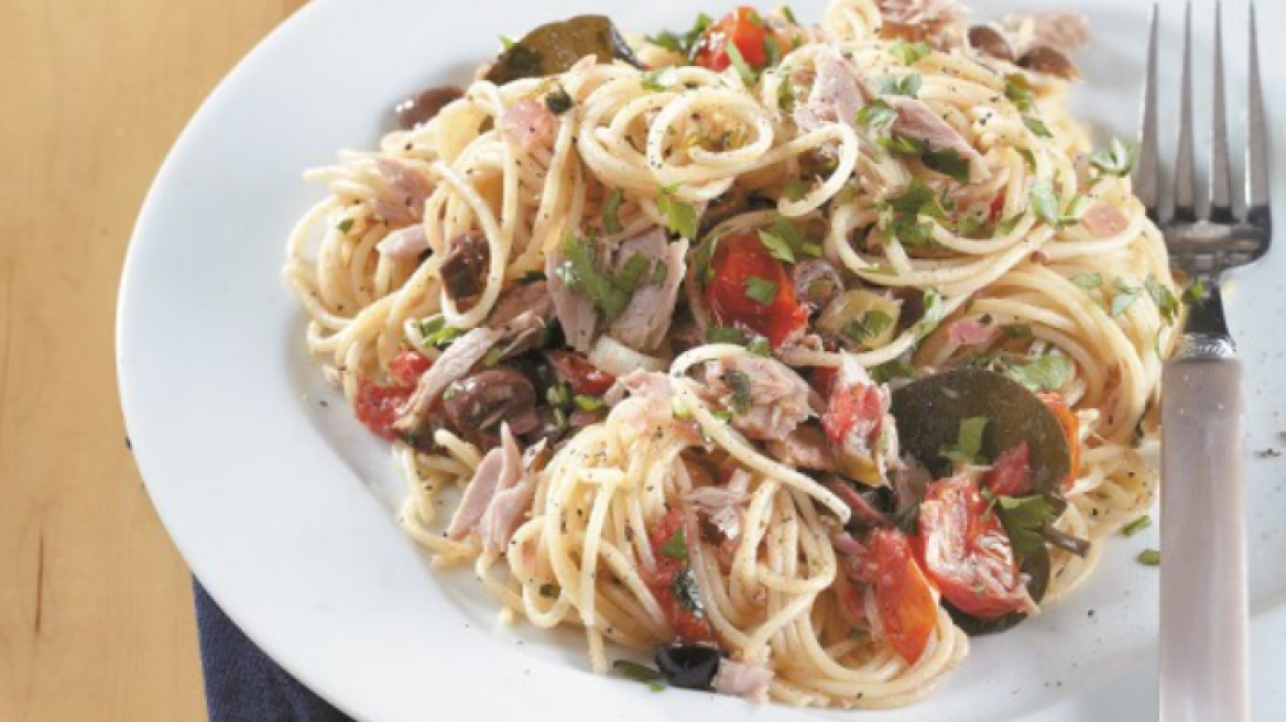 Σπαγγέτι με τόνο Αλοννήσου, ντοματίνια και ελιές