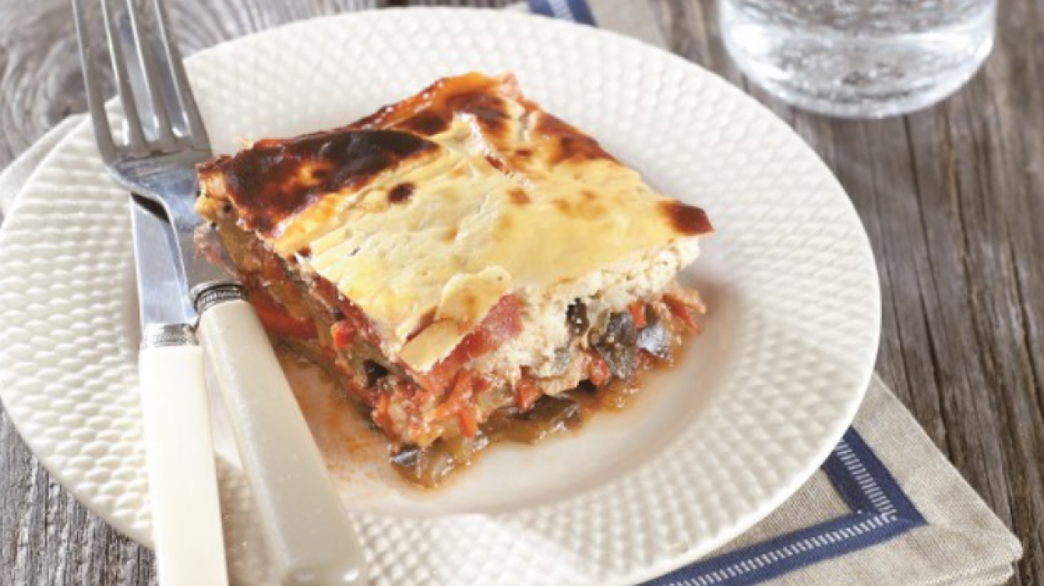 Μελιτζάνες στον φούρνο με γιαούρτι και τυριά