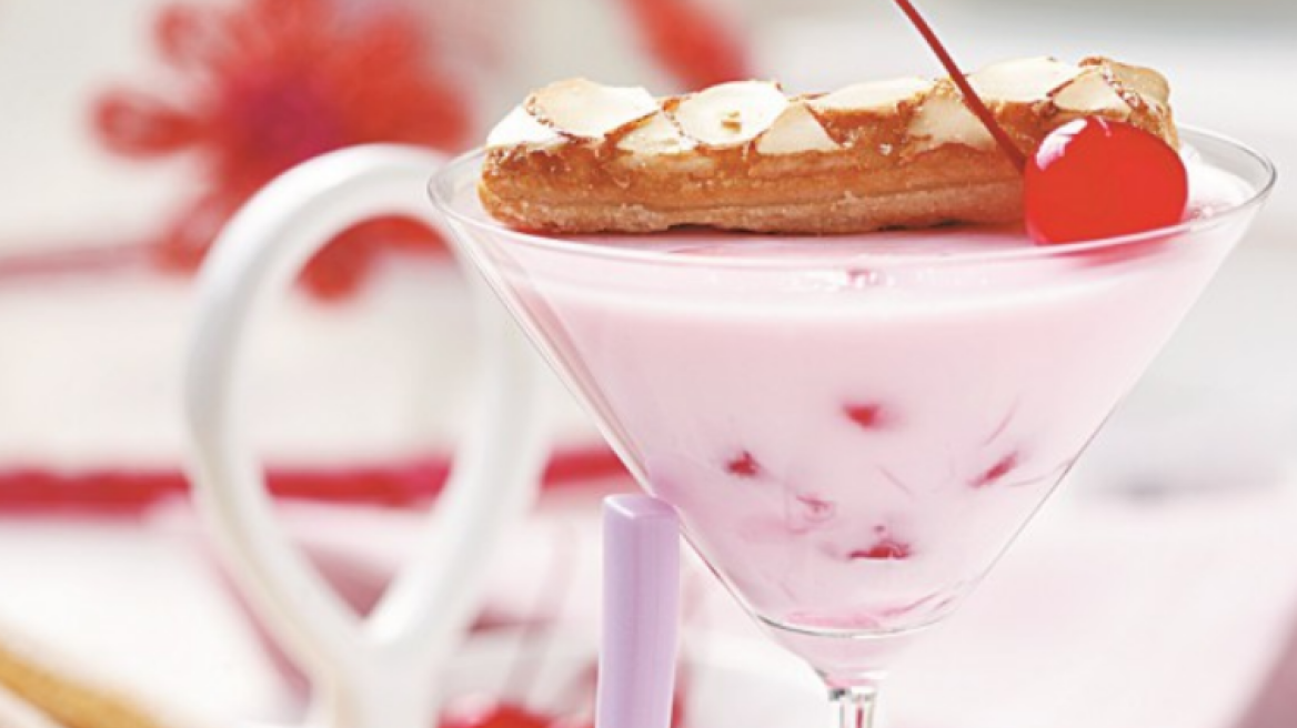 Γιαουρτοζελέ κεράσι στο ποτήρι