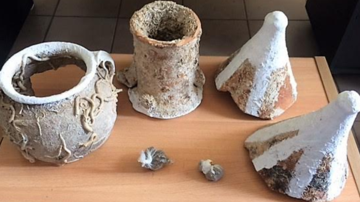 Ανέσυρε αρχαίους αμφορείς από τον βυθό της Λευκάδας
