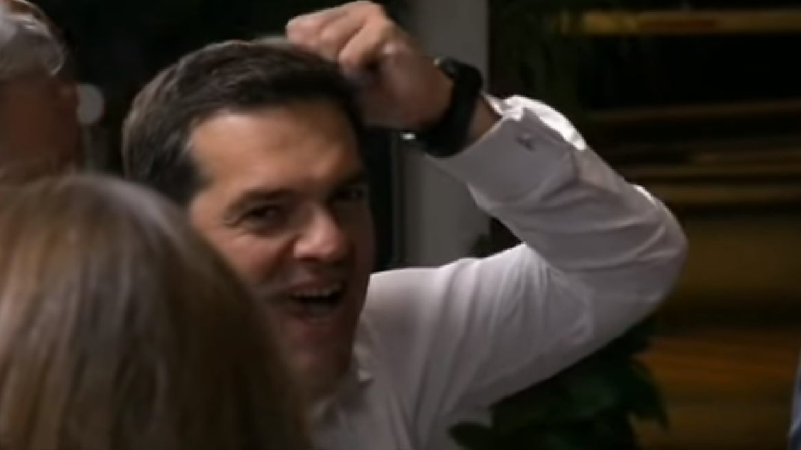 Βίντεο: Τα χασμουρητά του Τσίπρα μετά τη 12ωρη Σύνοδο Κορυφής 