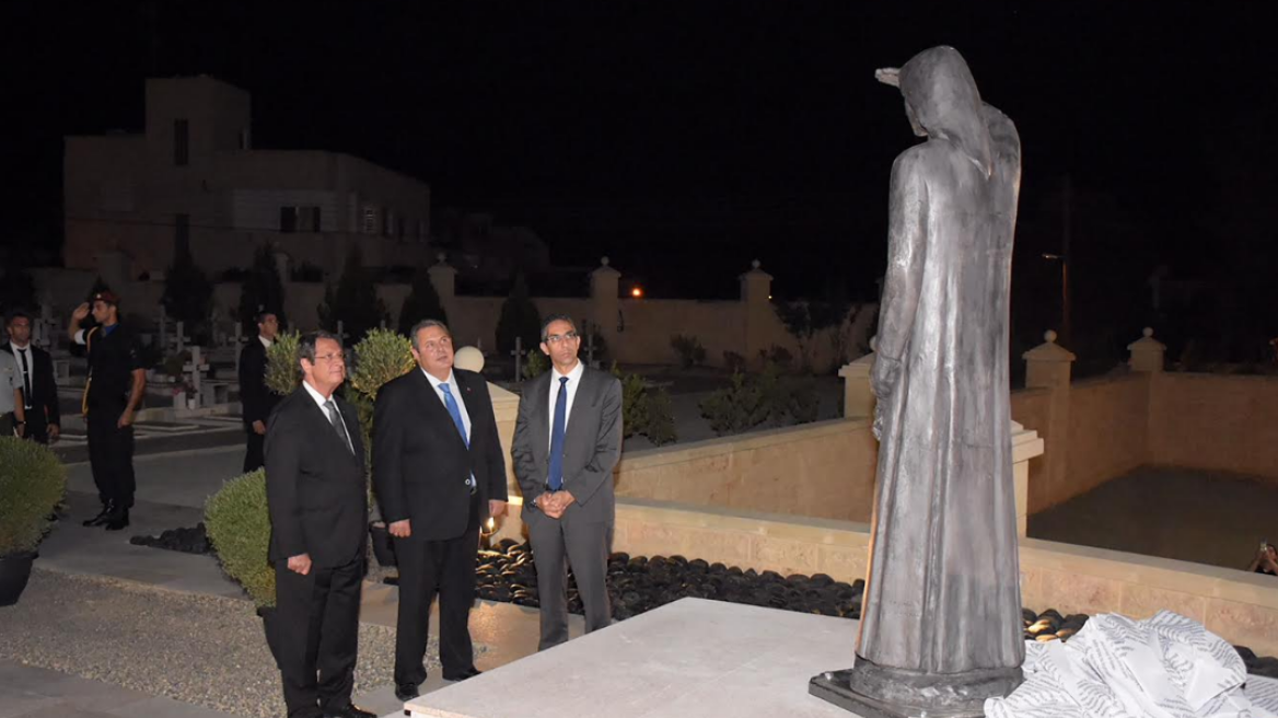 Συγκίνηση στα αποκαλυπτήρια του μνημείου «Μάνα των Αγνοουμένων» στον Τύμβο Μακεδονίτισσας στη Λευκωσία