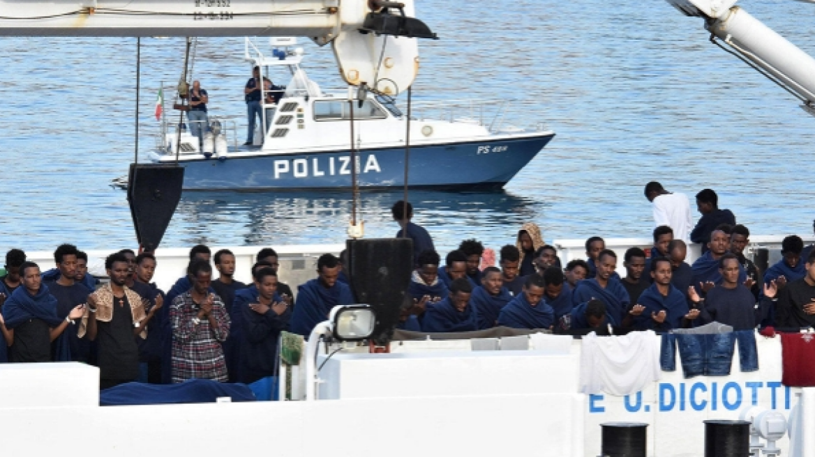 Ένταση στη Ρώμη: Διαδηλώσεις για την αποβίβαση των μεταναστών του Diciotti 