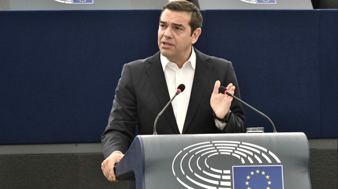 ΝΔ: Σε ρόλο κομματάρχη ο Τσίπρας μετέφερε στο Στρασβούργο την εσωτερική κόντρα του με τον Μητσοτάκη
