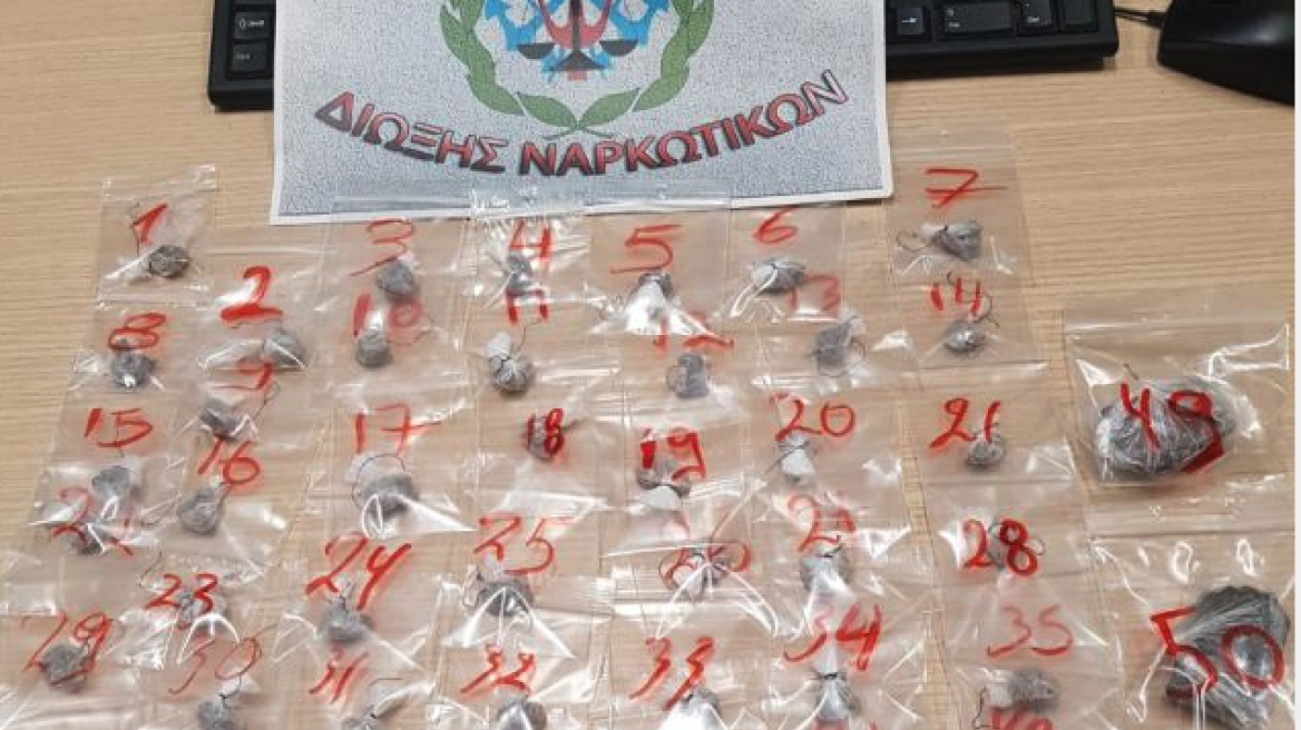 Αστυνομικός σκύλος βρήκε 48 συσκευασίες ναρκωτικών ανάμεσα σε καλλυντικά  