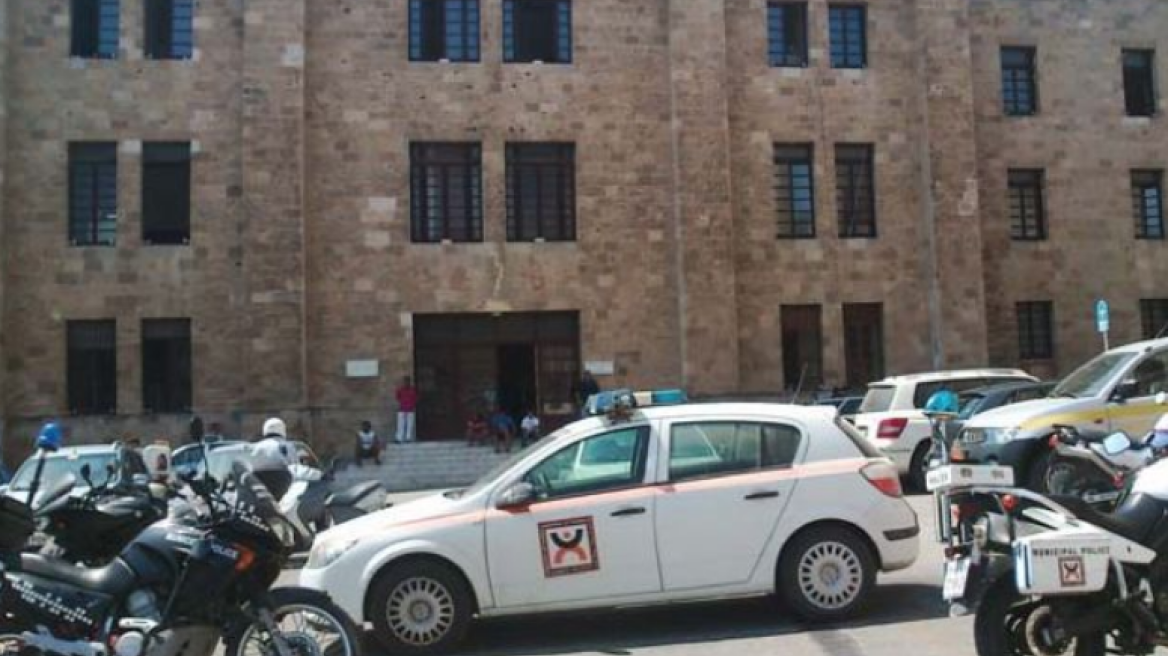 Ρόδος: Κύκλωμα που στρατολογούσε φοιτήτριες στην πορνεία επιχειρεί να «σβήσει» τα ίχνη του