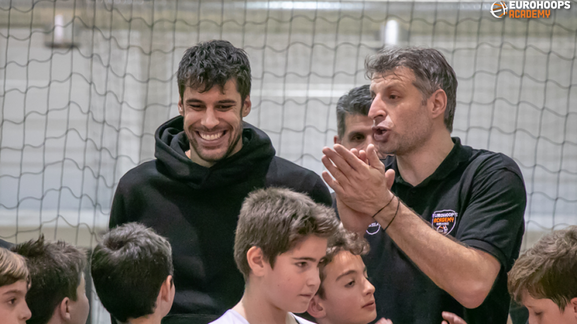 Η επίσκεψη…έκπληξη του Γιώργου Πρίντεζη στο Eurohoops Dome! (video + pics)