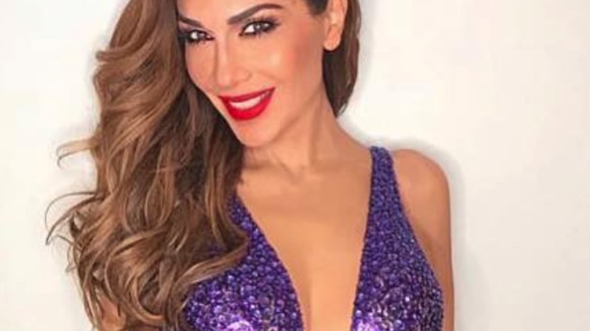 Δέσποινα Βανδή: Πιο λαμπερή από ποτέ εύχεται «καλά Χριστούγεννα»