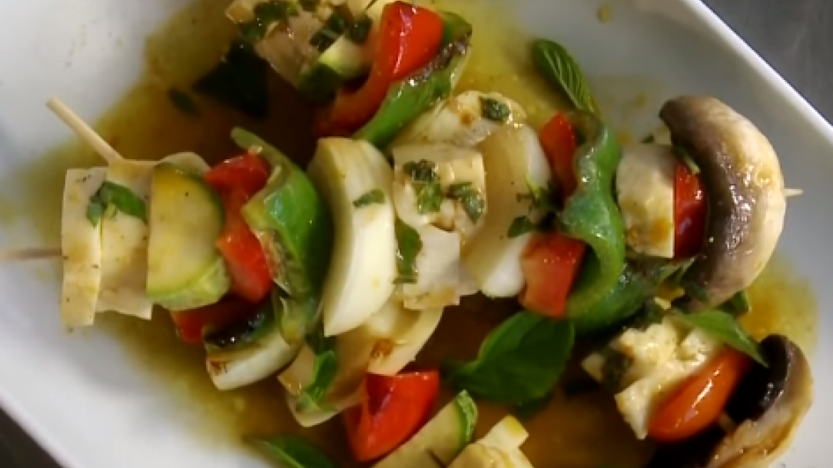 Σουβλάκια με μαστέλο Χίου και λαχανικά