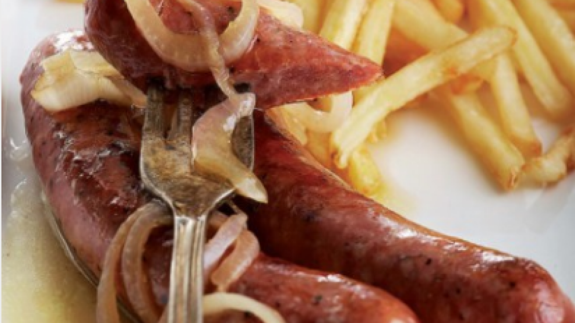 Χοιρινά λουκάνικα με μπίρα