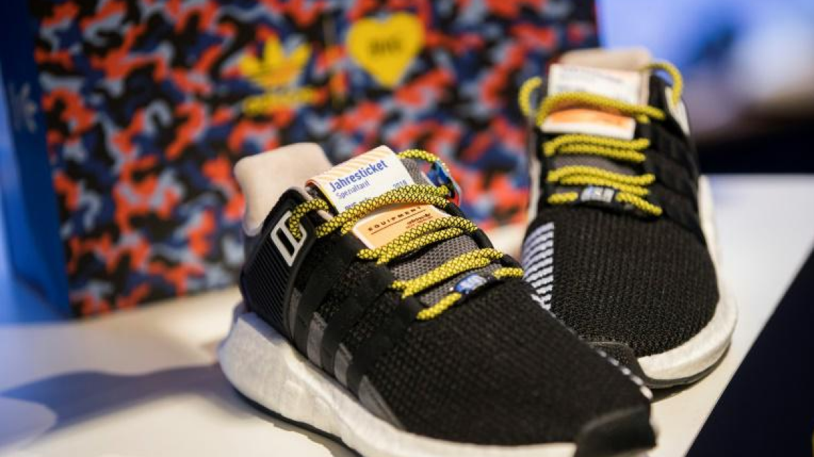 Βερολίνο: Ουρές χιλιομέτρων για παπούτσι με ενσωματωμένο εισιτήριο Μετρό!