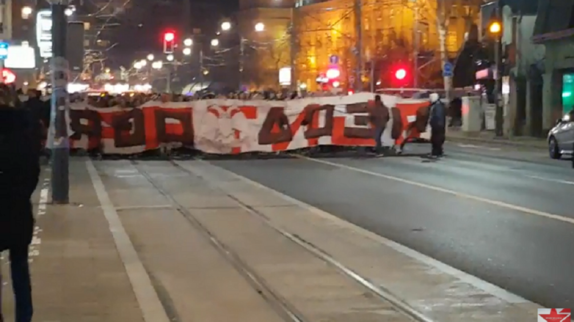 Βίντεο: Οπαδοί Ολυμπιακού και Ερυθρού Αστέρα πήγαν μαζί στο γήπεδο