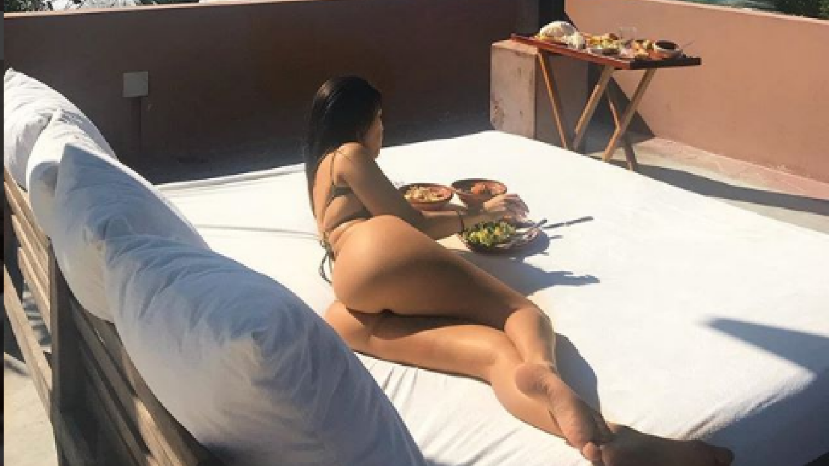 Kourtney Kardashian: Οπίσθια με απίστευτη θέα!