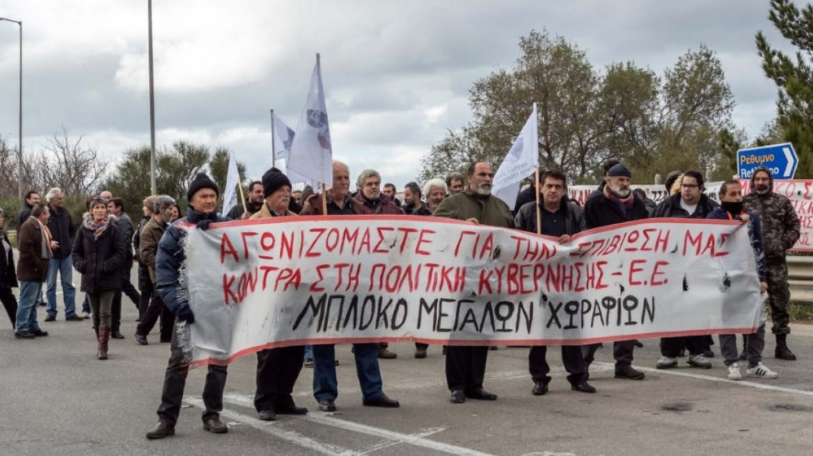 Κρήτη: Μπλόκα αγροτών σε Πραιτώρια και Μεγάλα Χωράφια στα Χανιά