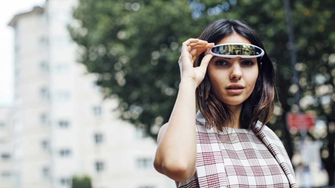 Τips για να δείχνεις λαμπερή φορώντας τα μυωπικά σου γυαλιά