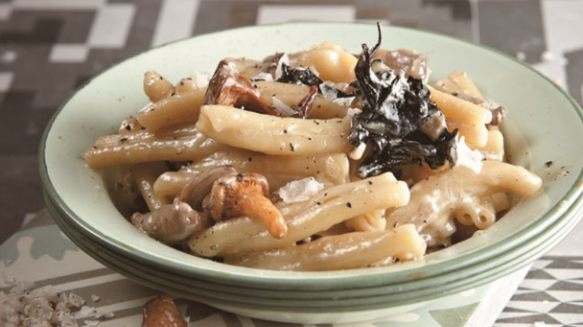 Σκιουφικτά μακαρόνια με άγρια μανιτάρια και λάδι τρούφας