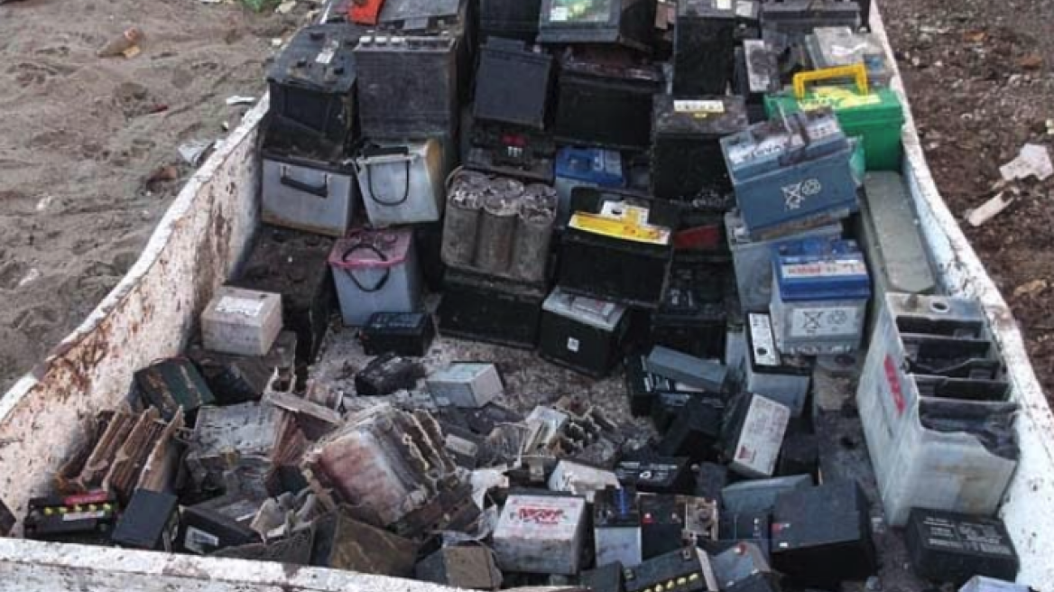 Πύργος: «Σήκωσαν» μπαταρίες βάρους... ενάμισι τόνου από συνεργείο