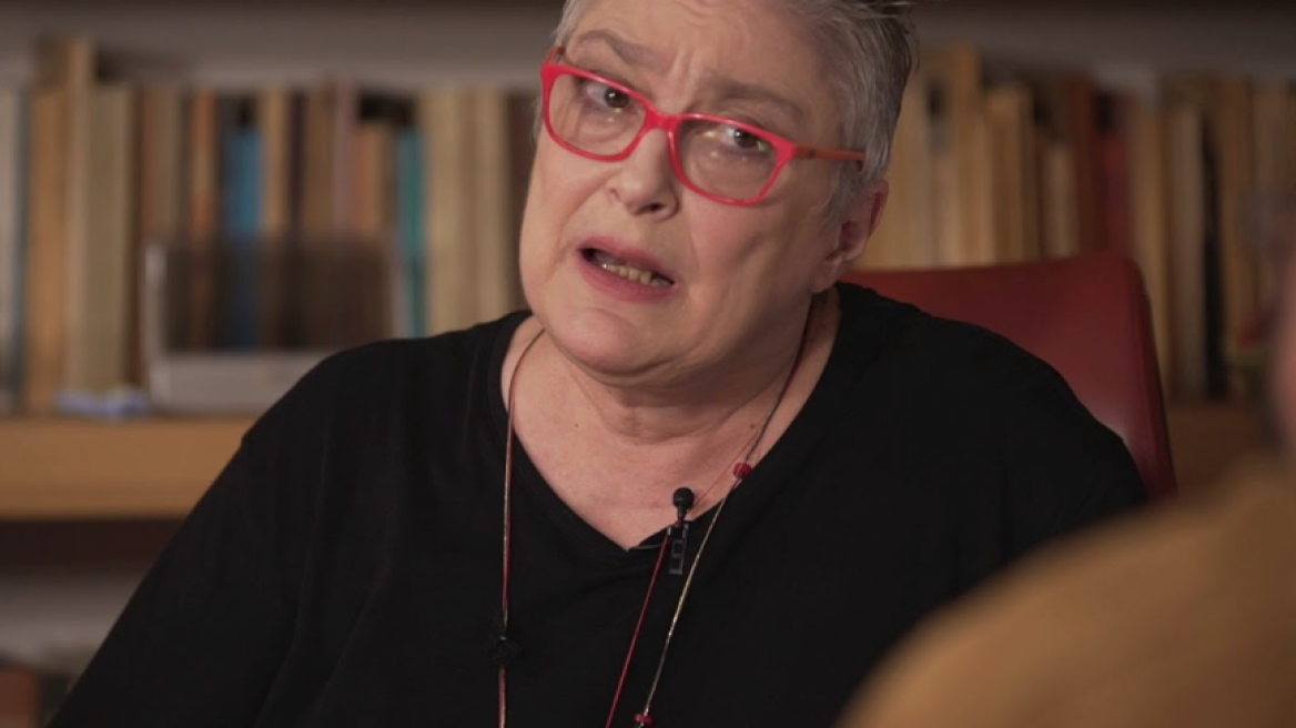 Η Αφροδίτη Μάνου υποδέχεται το 2020 και λέει: «Βυζάκια έξω κορίτσια» 