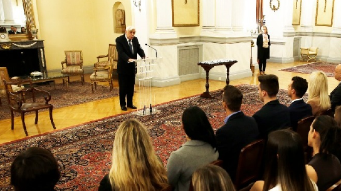 Παυλόπουλος: Οι αθλητές με ολυμπιακές υποτροφίες πρότυπα αριστείας για τη νέα γενιά