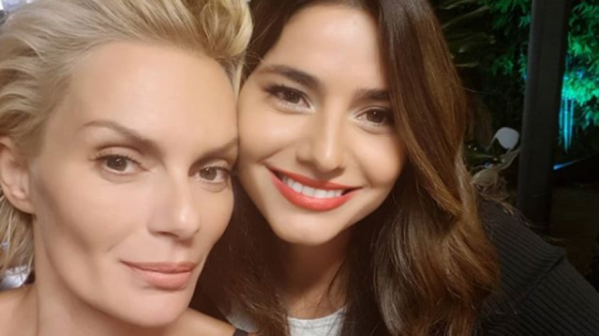 Η Έλενα Χριστοπούλου και η Ηλιάνα Παπαγεωργίου με τους συνοδούς τους κάνουν βόλτα στο Κολωνάκι