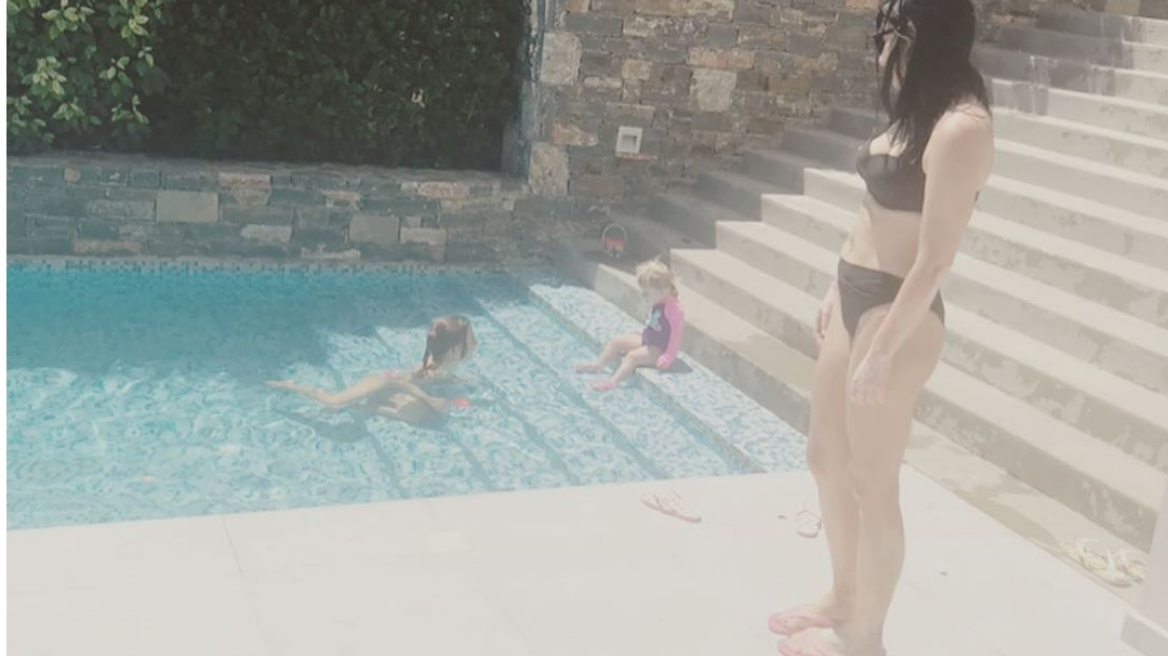 Αθηναΐς Νέγκα: Το ψηλόμεσο μαγιό και τα 20 χρόνια... δυστυχίας