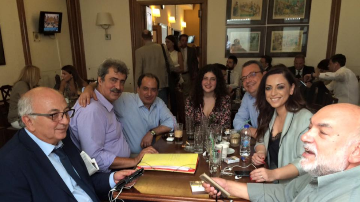 Κάπνισμα στη Βουλή: Αποφασισμένος μέχρι και να ανακαλέσει την άδεια του καφενείου ο Κώστας Τασούλας