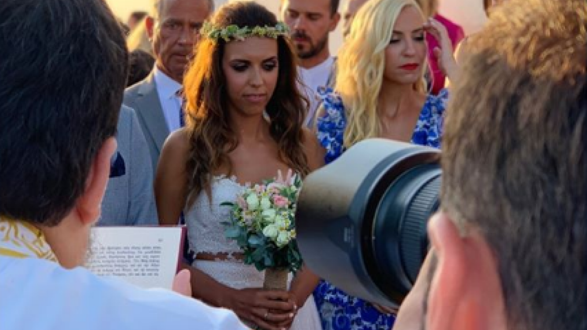 Βίντεο: Οι δημοσιογράφοι του ΣΚΑΪ το έκαψαν στον γάμο της Βούσουλα