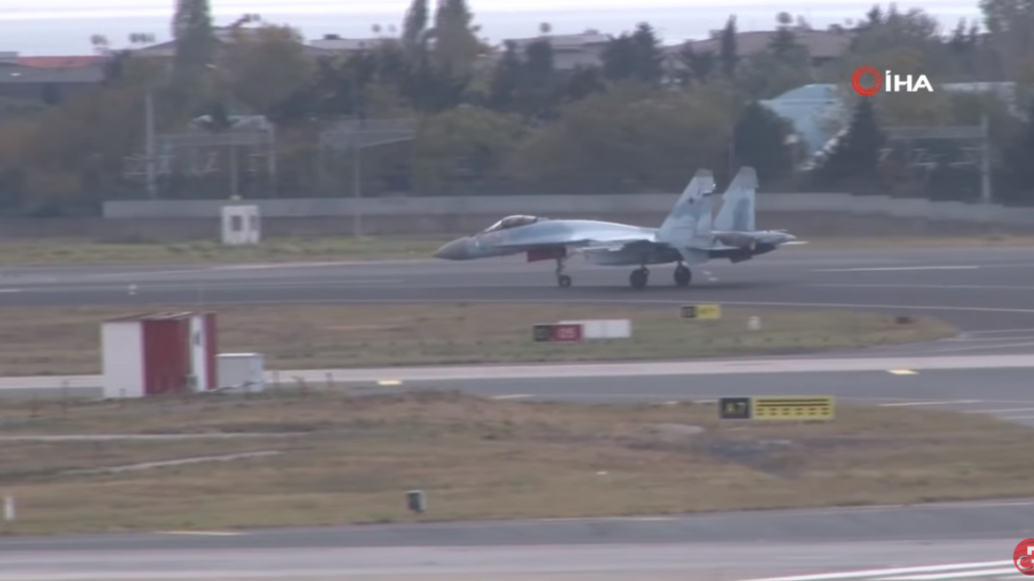 Βίντεο: Ρωσικά SU-35 κάνουν... ακροβατικά στον ουρανό της Κωνσταντινούπολης
