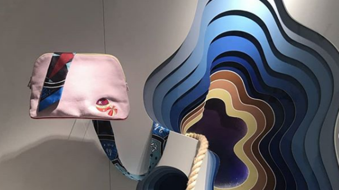 Ο οίκος Hermès κατηγορείται για «κλοπή» έργου του καλλιτέχνη «1010»