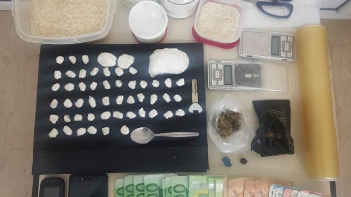 Θεσσαλονίκη: Έκρυβε 51 συσκευασίες κοκαϊνης σε δοχεία με ρύζι 
