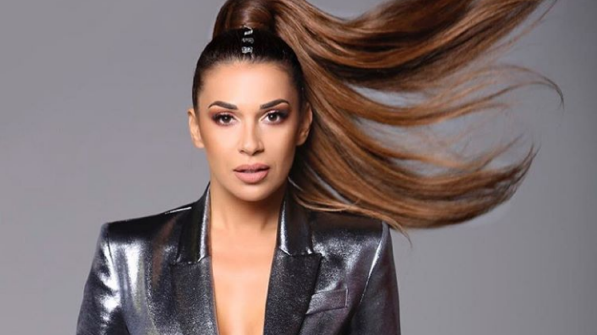 Η Ελένη Χατζίδου κάνει πρόβα νυφικού για τον θρησκευτικό γάμο της