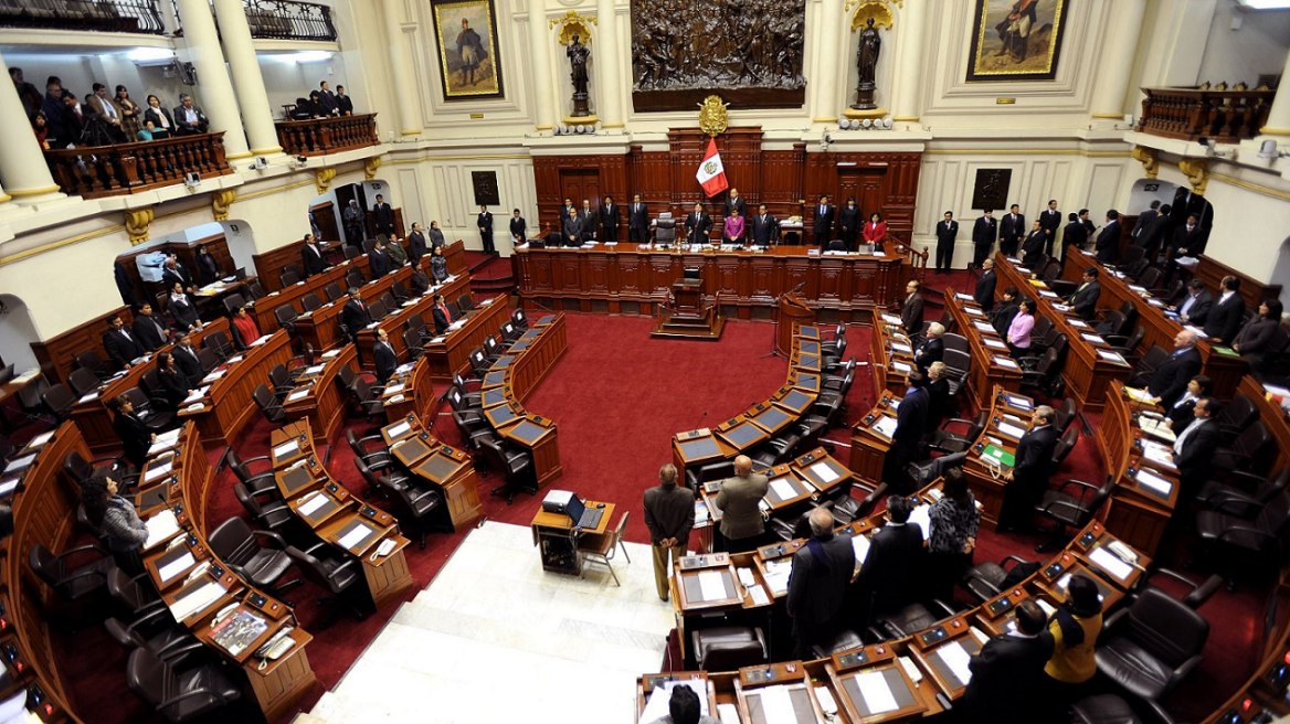 Περού: Ο πρόεδρος διαλύει το Κογκρέσο για να μην παραπεμφθεί στη Δικαιοσύνη