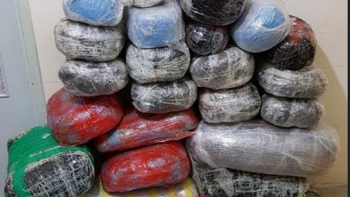 Συνελήφθησαν με 116 κιλά χασίς στα Γρεβενά - Τα μετέφεραν με δύο αυτοκίνητα